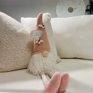 Gnome with pink knitted hat and 2 butterflies, pink shoes/socks